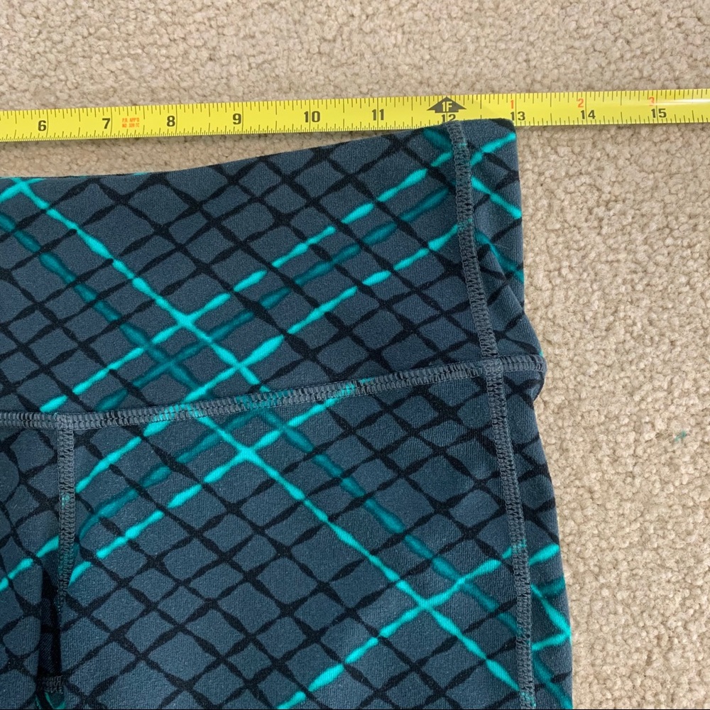 Athleta Plaid Chaturanga Capri Leggings, XS - Picture 8 of 9